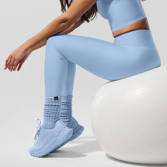 Alo Yoga Unisex Scrunch Sock In Seashell Blue - Picture 3 of 3